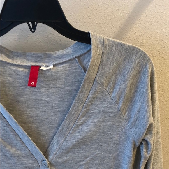 H&M v-neck grandpa style button up light weight long sleeve cardigan top - Picture 2 of 9